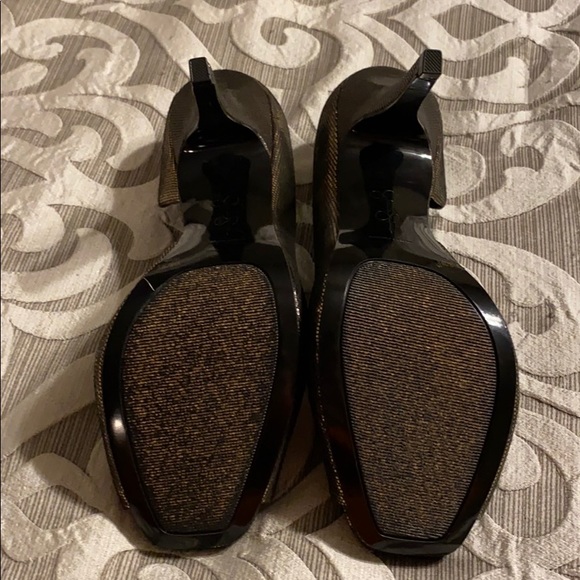 Jessica Simpson black/gold heels - Picture 3 of 4